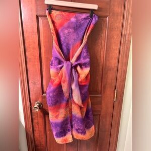 VON SAKEN VTG Sarong with adjustable panel. Size L. 100 percent polyester